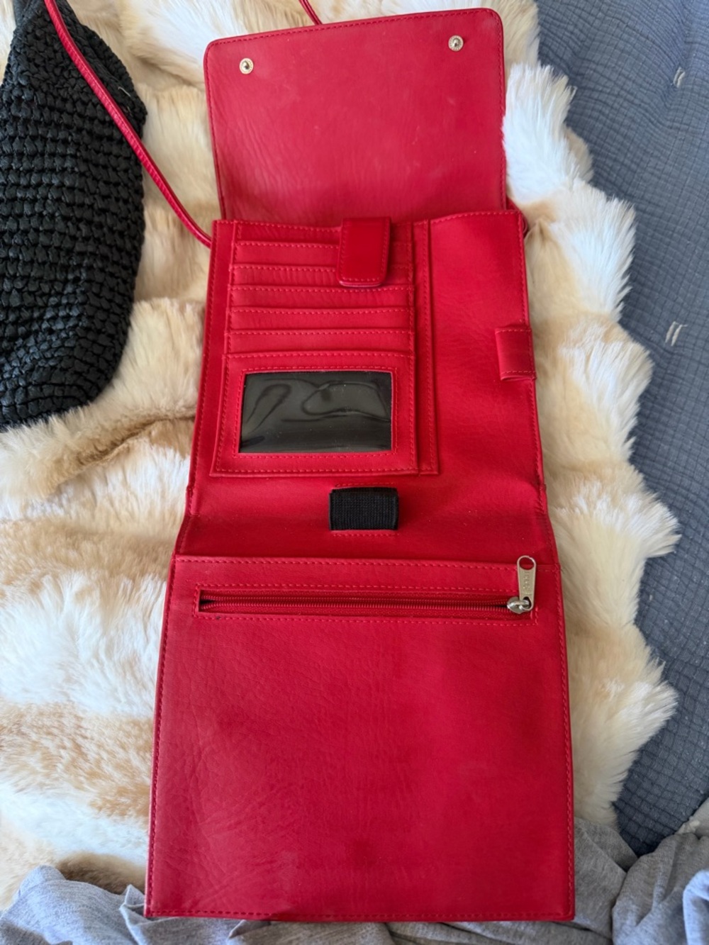 2 for 1 vintage 90’s summer Esprit Red Patent Crossbody Bag & black knit floral - Picture 3 of 11